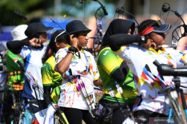 Ratih Zil'izati dari Jabar bertemu Syahara dari Banten  di final panahan compound