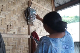 Bahagianya warga lereng Gunung Rinjani yang kini teraliri listrik