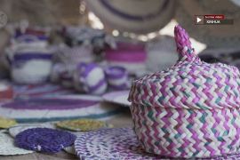 Kreasi Warga Arab Saudi membuat anyaman dari daun kurma