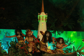 Wayang Jogja Night Carnival contoh pertunjukan "hybrid" di Yogyakarta