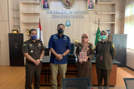 Kejari Dharmasraya serahkan Rp270 juta hasil eksekusi tindak pidana korupsi ke negara