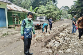 Bupati minta dinas PUPR segera perbaiki jalur alternatif