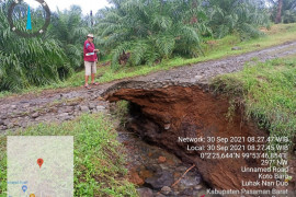 Jembatan amblas, masyarakat Giri Maju Pasbar harapkan pembangunan
