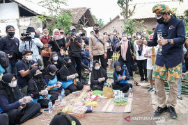 Sandiaga sebut produk emping Desa Cikolelet miliki daya saing tinggi