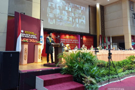 UNP mewisuda tiga mahasiswa asing