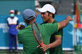 Tim tenis putra Jawa Timur bawa pulang emas