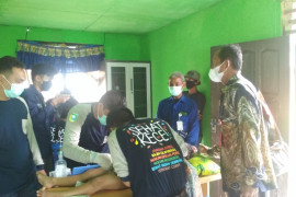 Yana bersyukur anaknya bisa ikut sunatan massal