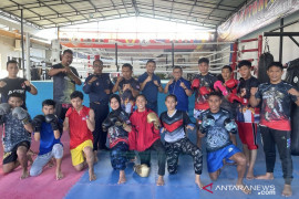 Raih emas cabang Muaythai, Dara Phonna dapat sepeda motor dari ketua NasDem Aceh