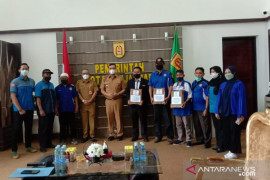 Pemkot bantu masker dan vitamin masyarakat terdampak COVID-19