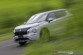 Mitsubishi segarkan Outlander PHEV dengan sistem S-AWC baru