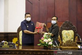 Bupati Gianyar ajukan rancangan APBD 2022