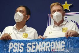 PSIS Semarang resmi kenalkan pelatih Ian Andrew Gillian