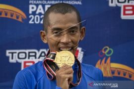 Agus Prayogo Juara Lari 5.000 Meter PON Papua Page 1 Small