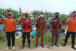 Pencarian nelayan hilang di laut Labuhan Maringgai Lampung Timur Page 3 Small