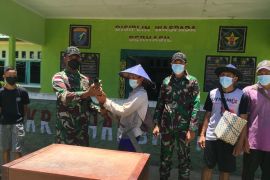 Satgas Pamtas terima penyerahan mortir peninggalan PGRS dan Paraku