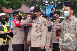Kapolres Langkat "jemput bola" vaksinasi warga dengan batalyon dan mobil keliling