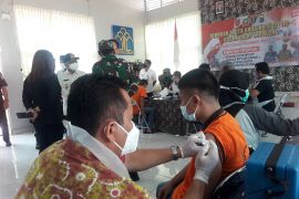 Warga binaan Rutan Tanjung ikuti vaksinasi COVID-19