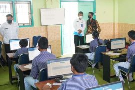 Tim Direktorat SMP Kemendikbudristek tinjau pelaksanaan ANBK di Kota Madiun