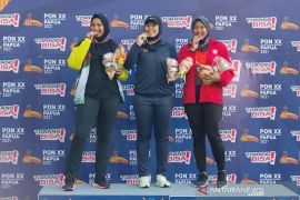 Tresna Puspita sabet emas lontar martil meski baru pulih cedera