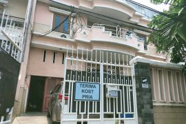 Seorang laki-laki ditemukan tewas terbujur kaku di kamar kost