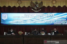 Enam fraksi di DPRD HSS sampaikan pandangan umum Raperda ABPD 2022