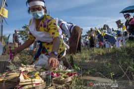 Prosesi Upacara Ngaben Ngerit di Palu Page 2 Small