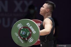 Lifter Rizki Juniansyah tampil digdaya sabet emas di kelas 73kg SEA Games 2023