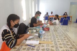 Yayasan Dokter Peduli-WVI berikan pengobatan gratis 400 warga Jayawijaya