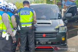 Polisi Cianjur amankan dua travel gelap saat antar penumpang