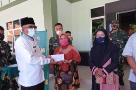 Komandan Kodim 0312 Padang salurkan bantuan Rp5,4 miliar, untuk apa dan bagi siapa..?