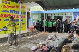 Paman Birin bergerak vaksinasi warga Durian Gantang Kabupaten HST