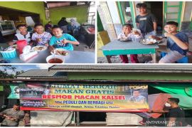Jumat berkah makan gratis Resmob Macan Kalsel diserbu warga