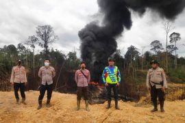 Pemadaman api sumur minyak ilegal di Jambi tunggu tim teknis Pertamina