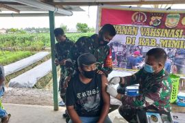 Warga pelosok kampung disasar vaksin