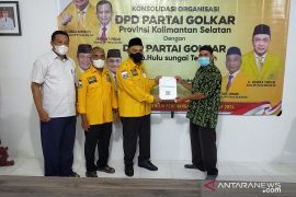Keluarga besar partai Golkar HST divaksin