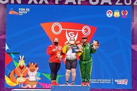 Selamat, lifter Maharani persembahkan emas untuk Riau