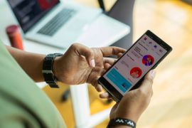 Telkomsel REDI hadirkan akses layanan bank lewat satu aplikasi.