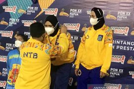 PON Papua - NTB 1 pertahankan tradisi emas voli pasir putri