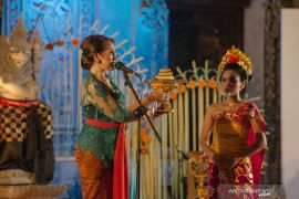 UWRF berikan "Lifetime Achievement Award 2021" kepada Budi Darma