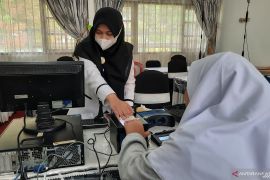 Disdukcapil Padang Panjang lakukan perekaman KTP-el di sekolah