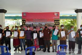 Kelompok tani di Bali terima bantuan traktor - pompa air