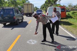 Empat orang luka-luka akibat bus AKDP-Minibus bertabrakan di Agam