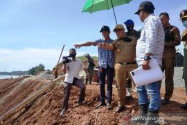 Bupati Aceh Jaya ingatkan rekanan selesaikan proyek strategis tepat waktu