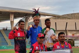 "Raja" lari jarak jauh Agus Prayogo dulang emas 10.000 meter