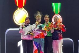 PON PAPUA - Fadila Rahmi gagal sumbang emas bagi Sumbar di Cabor Karate, tapi perak diraih