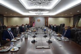 Anwar Ibrahim menerima surat kenaikan status setara dengan menteri