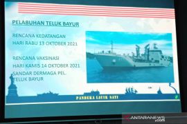 KRI Bontang sambangi Padang dukung vaksinasi