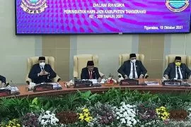 Pemprov Banten Sambungkan Listrik 4 Ribu Rumah Warga Di Pandeglang Antara News Banten<script async src=