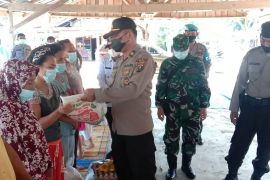 Polsek Salapian bantu delapan korban kebakaran Kutambaru