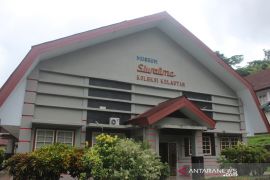 Warga hibahkan patung Martha Cristina Tiahahu ke Museum Siwalima